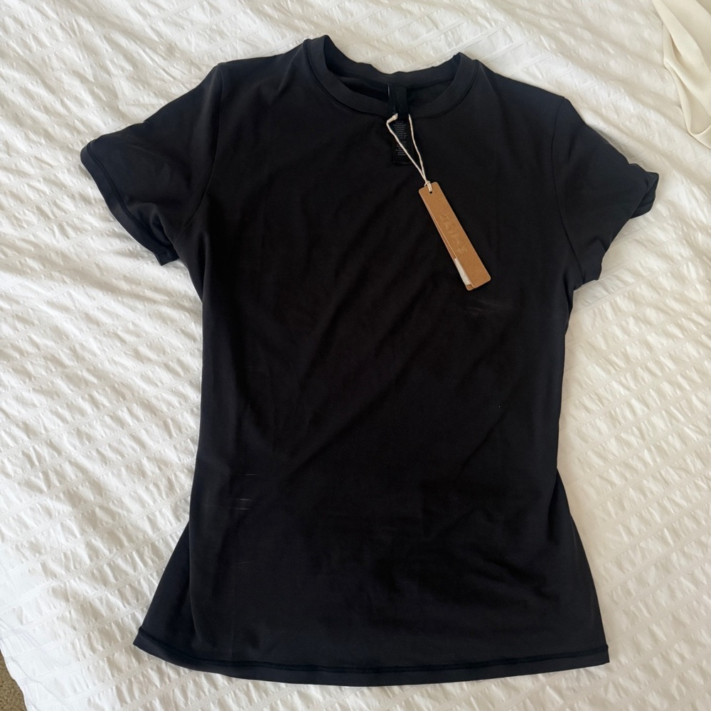 SKIMS Fits Everybody Short Sleeve T-Shirt in black Onyx size S